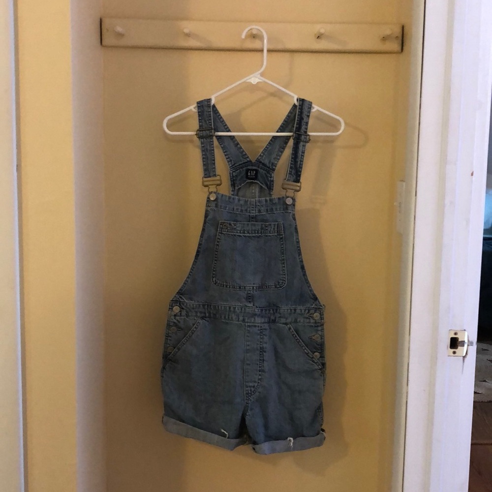 Gap size small jean short overalls